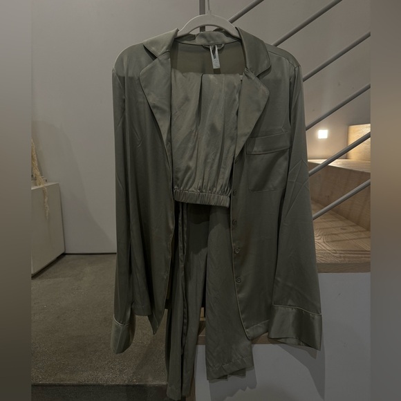 SKIMS Silk Pajama Set XS TALC Green Pant & Button Up Shirt Stretch Silk - Picture 2 of 12